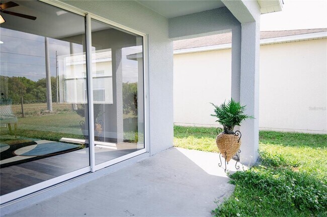 Building Photo - 8002 Carriage Pointe Dr