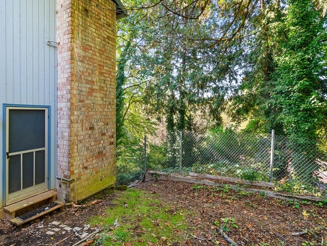 Building Photo - 1107 Meadowview Ct