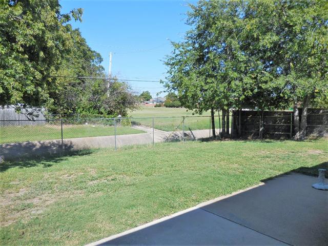 Building Photo - 443 Sweetbriar Dr