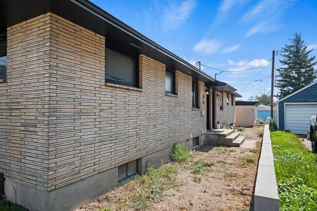 Building Photo - 3717 N Perry St