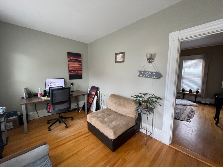 Bedroom/Office - 395 Hanover St