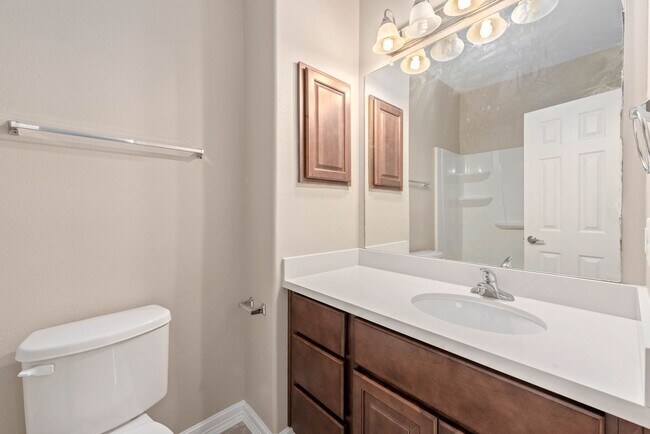 Building Photo - Available for Immediate Move in! 1 bed Tow...
