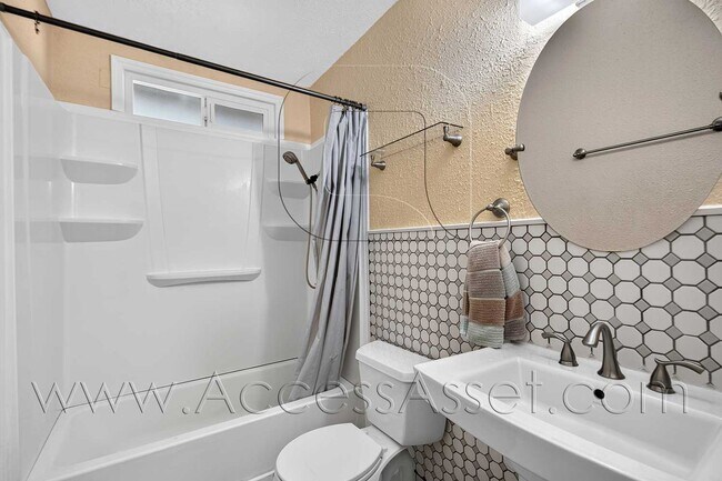 Building Photo - Charming 4 Bedroom Home with Private Yard & Garage Parking