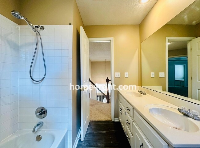 Building Photo - Beautifully Renovated Home in Olathe with a Finished Basement!