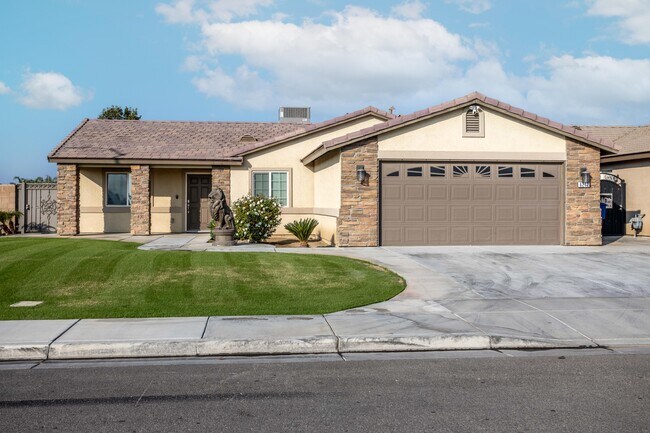 Building Photo - 6212 Ajooni Ct