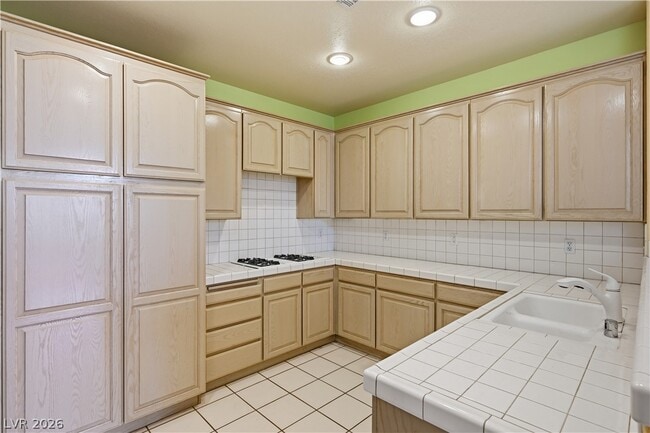 Building Photo - 9236 Eagle Ridge Dr