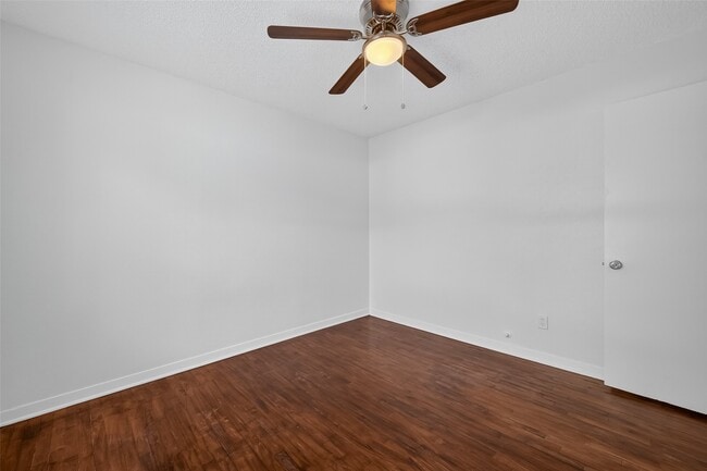 Building Photo - 7021 Oleander Ln