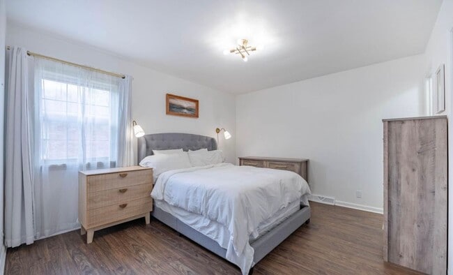 Building Photo - 3BR/2BA Home w/Finished Basement for Rent in Jtown!