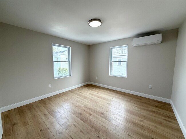 Building Photo - 3 1/2 Buffum St