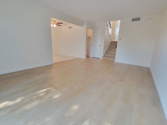 Building Photo - TOWNHOME FOR LEASE: 3 Bed / 2 Bath / 2-car Garage / Laundry hookups / Swimming Pool