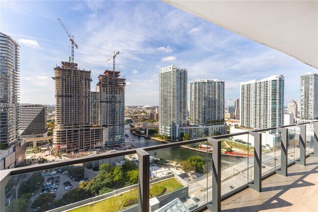 Building Photo - 68 SE 6th St