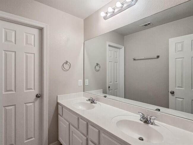 Building Photo - 508 Hidden Brook Ln