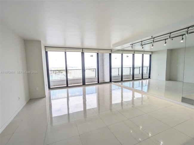 Building Photo - 555 NE 15th St