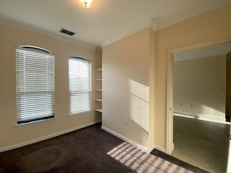 Building Photo - 2709 Via Cipriani #531A