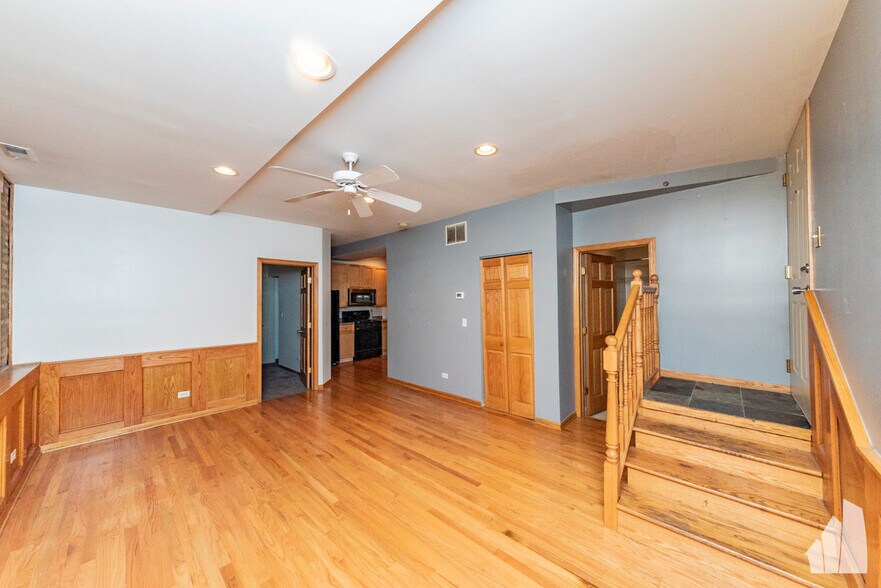 Building Photo - 5204 S Drexel Ave
