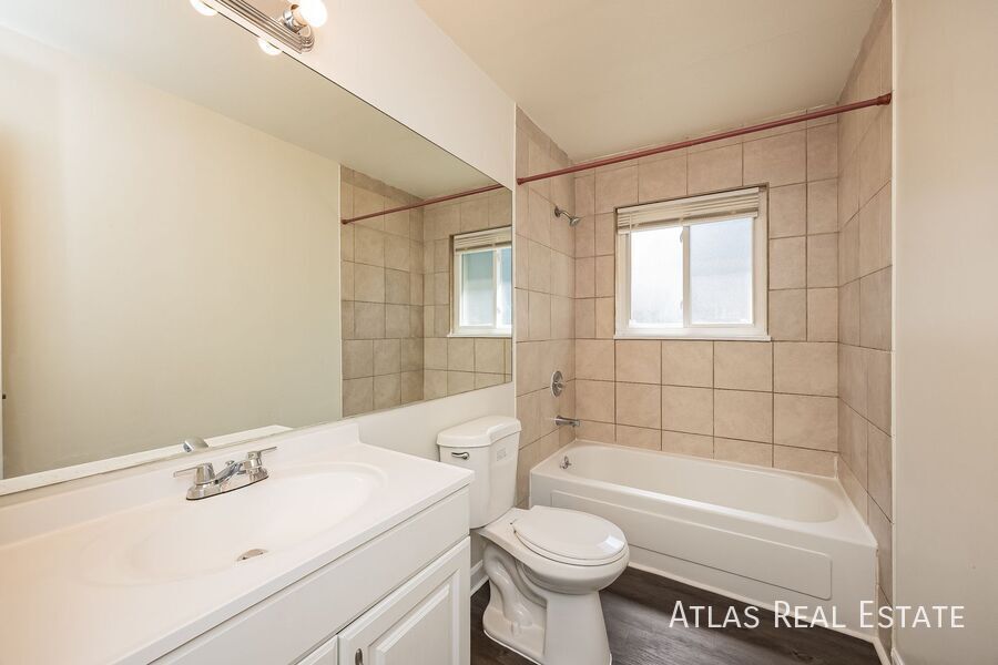 Building Photo - 4419 Dewey Dr