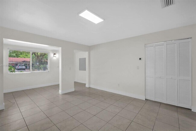 Building Photo - 1550 NE 131st Ln