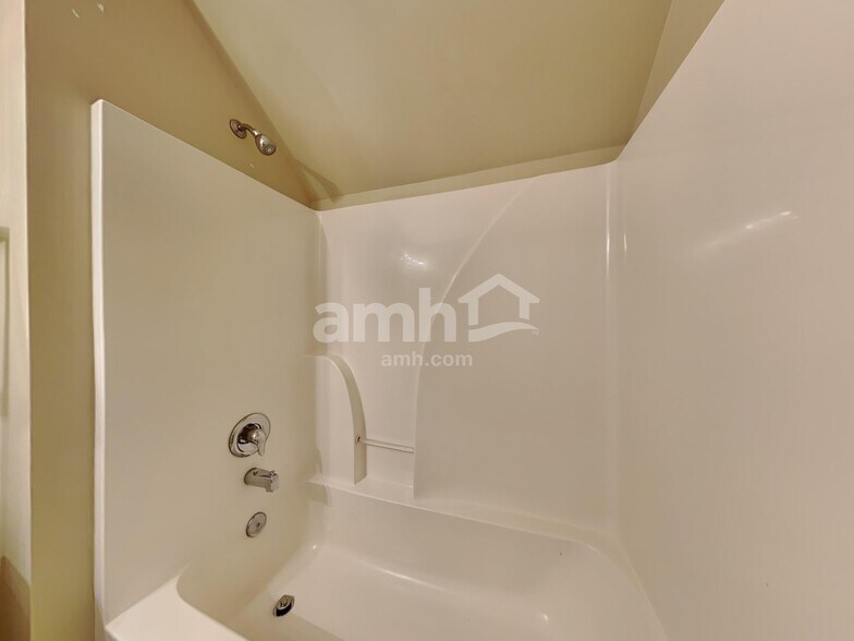 Building Photo - 4809 Wheatfield Dr