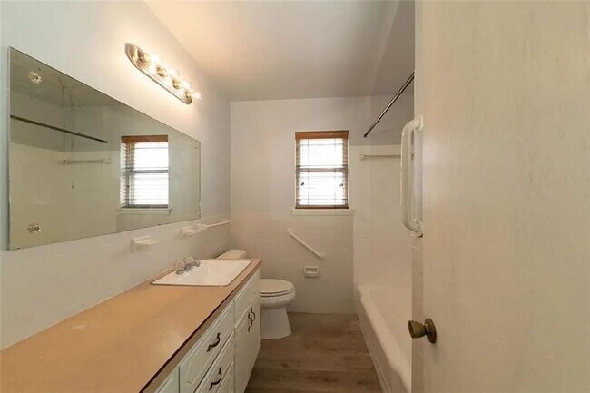 Building Photo - Charming 3-Bedroom Home with a Massive, Fenced Backyard!