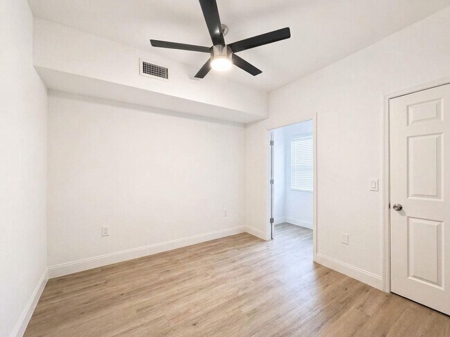 Building Photo - 3-bedroom + den, 2-bath condo at The Tides at Pelican Landing