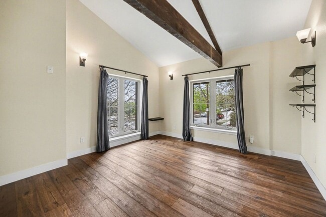 Building Photo - Stunning Luxury Home in Sunnyside **Move-In Special**