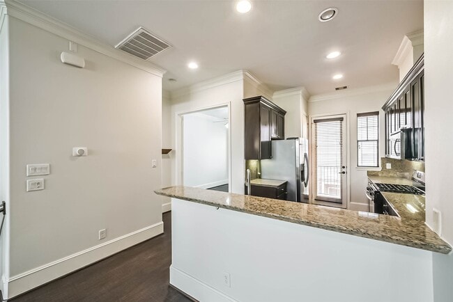 Building Photo - 1049 W 22nd St