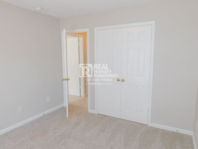 Building Photo - Beautiful 3BR/2BA Home in Southeast Greens...