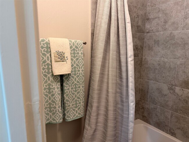 Building Photo - 20307 Pittsford Dr