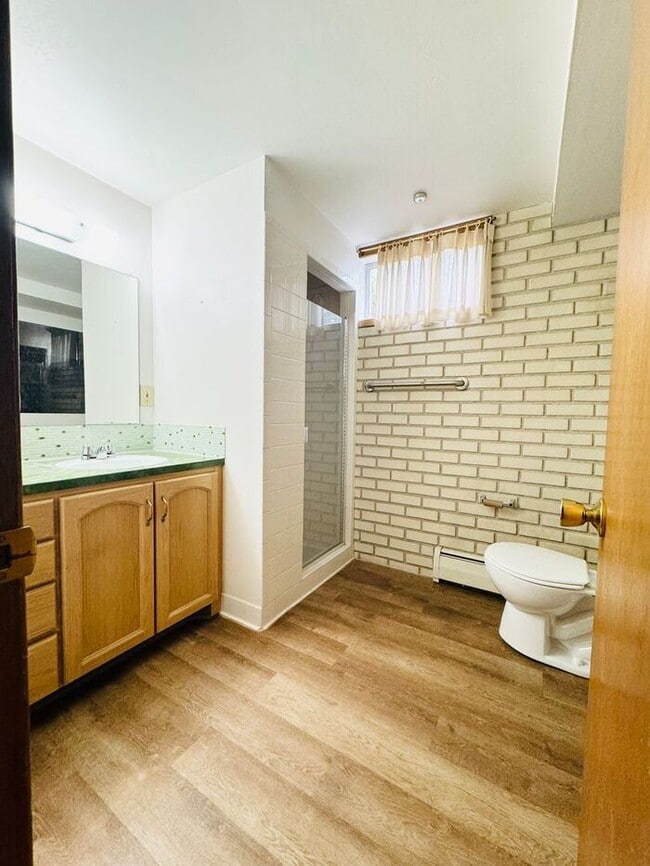 Building Photo - 4 Bedroom - 2 Bath Ranch Style Home with 2...