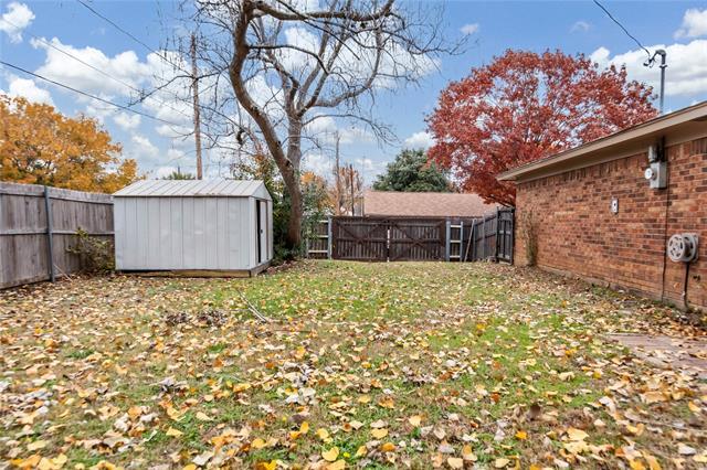 Building Photo - 6000 Maple Springs Dr