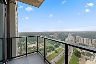 Building Photo - 84 East Ave