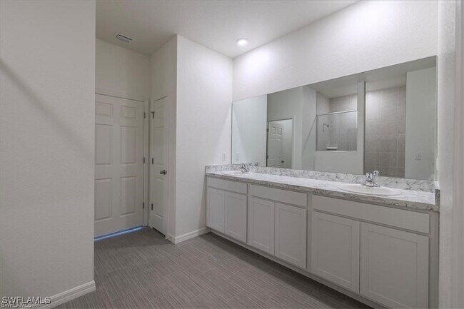 Building Photo - 4208 NE 15th Pl