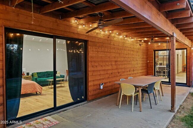Building Photo - 358 E Whitton Ave