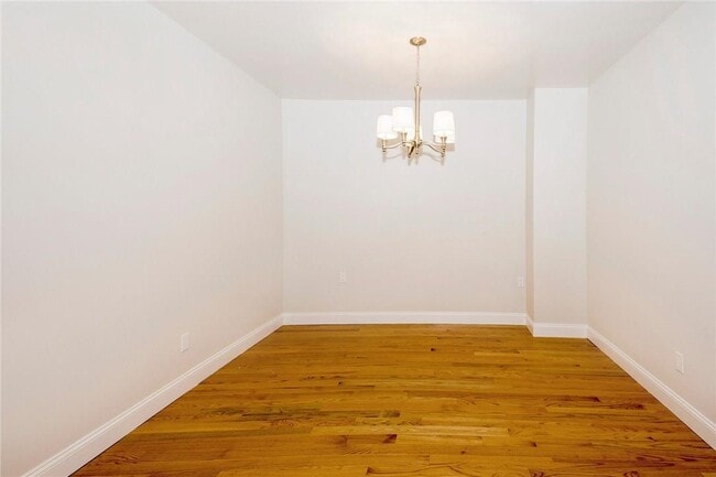 Building Photo - 5 Midland Pl