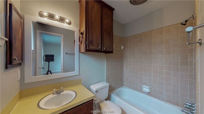 Building Photo - 1107 Braeswood Dr