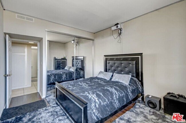 Building Photo - 10535 Wilshire Blvd