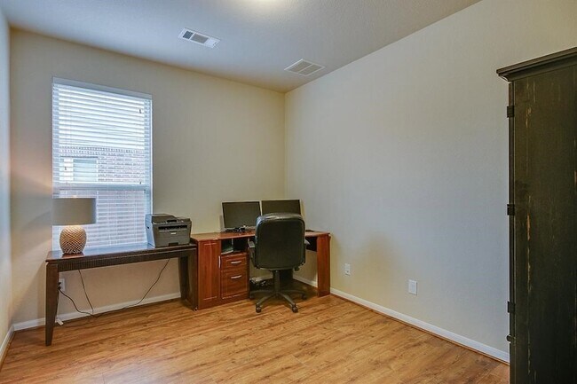 Building Photo - 17503 Fechser Ln