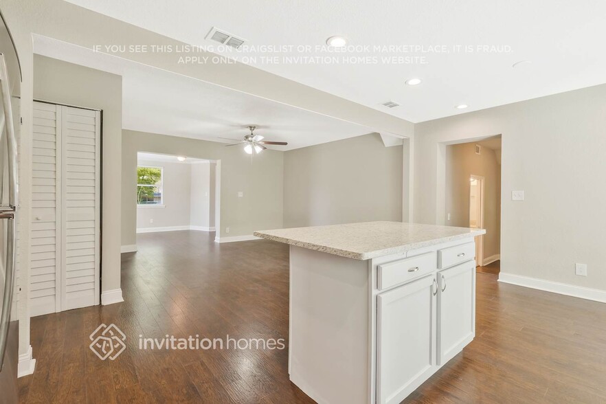 Building Photo - 6810 Gaillardia Rd S