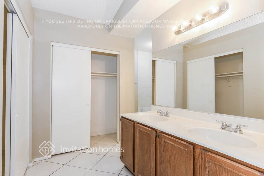 Building Photo - 10037 W Montecito Ave