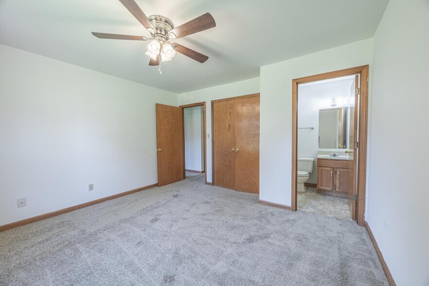 Building Photo - 552 Rumbach Ave