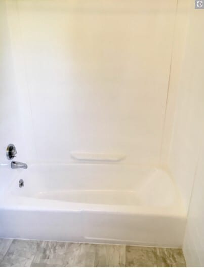 tub - 24 Hobart Ln