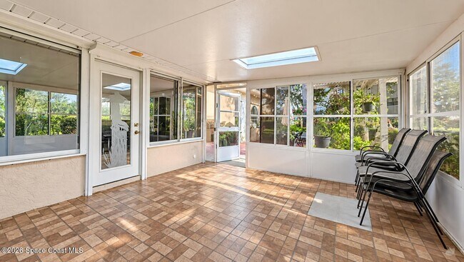 Building Photo - 353 Kilmarnock Pl