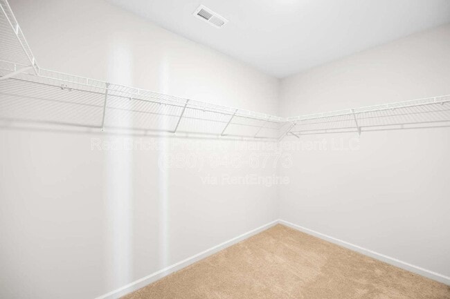 Building Photo - 4015 Meadow Green Dr