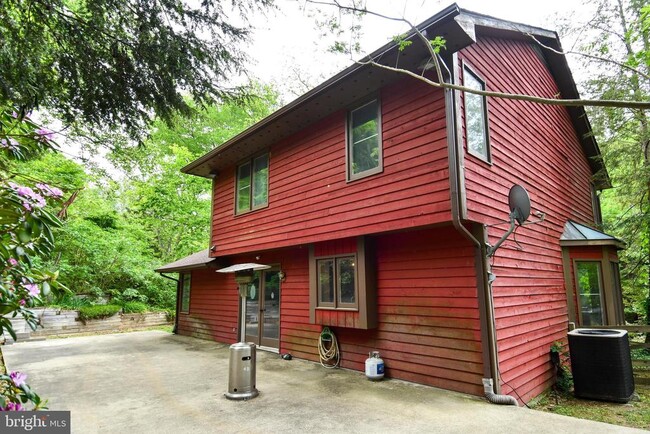 Building Photo - 2062 Farragut Dr