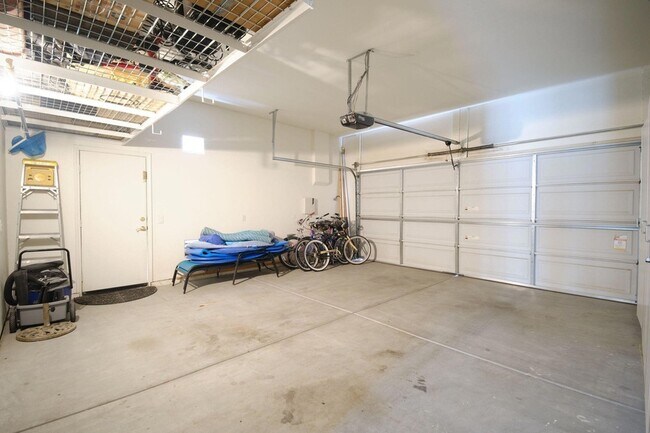 Building Photo - 43424 Bordeaux Dr