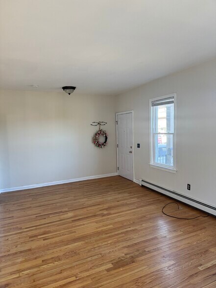 Building Photo - 289 Spruce St