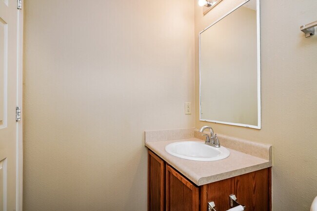 Building Photo - 2334 Bristol Dr