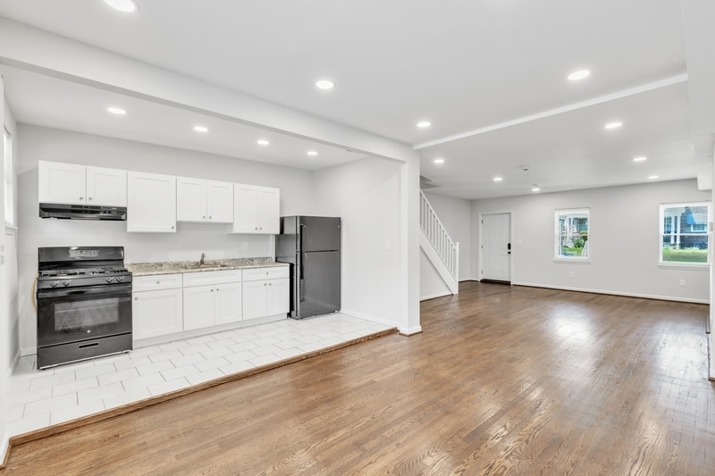 Building Photo - 731 Mt Holly St