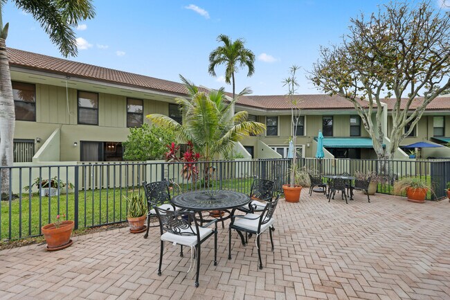 Building Photo - 6021 Bayview Dr