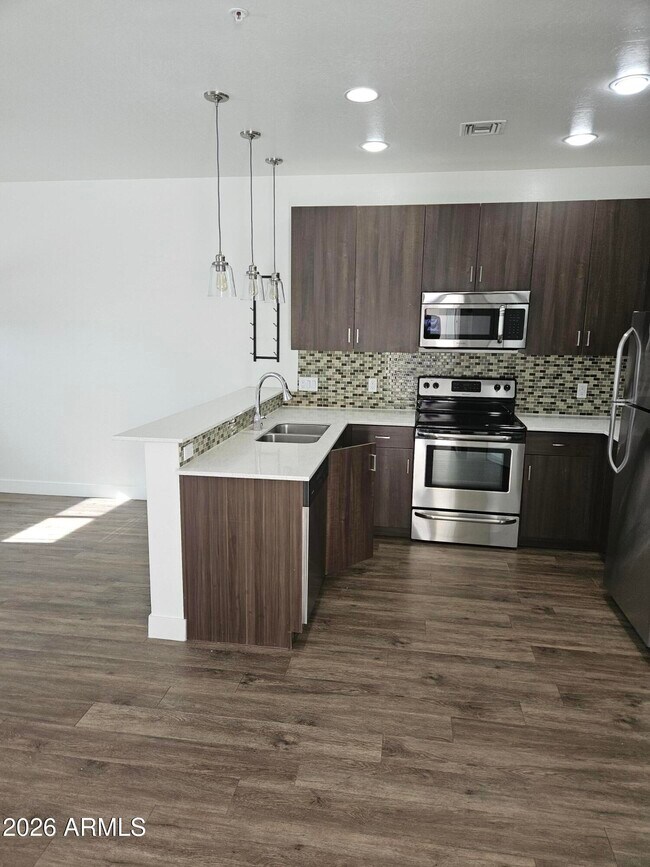 Building Photo - 7981 E Wilshire Dr